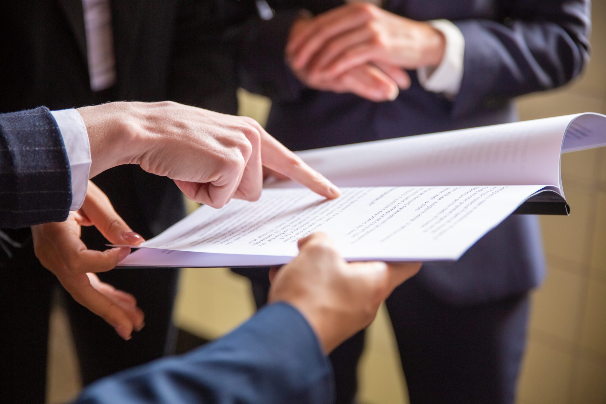 Cropped view of businesswomen reading document Derecho tributario - 2